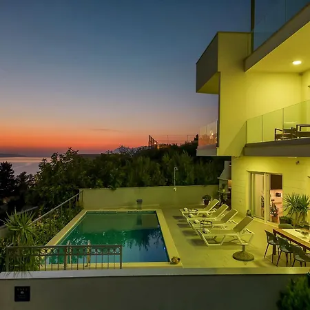 Inmitten Der In Ruhiger Lage Makarska