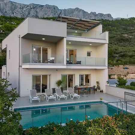 Inmitten Der In Ruhiger Lage Makarska