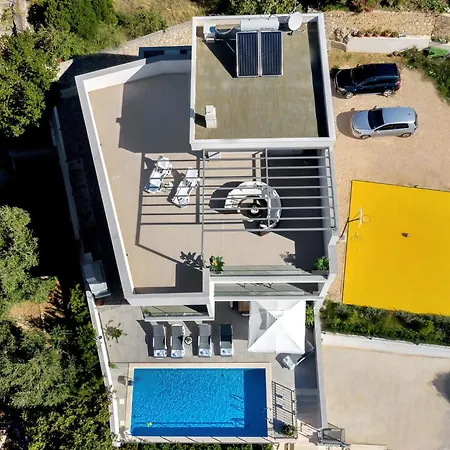 Inmitten Der In Ruhiger Lage * Makarska